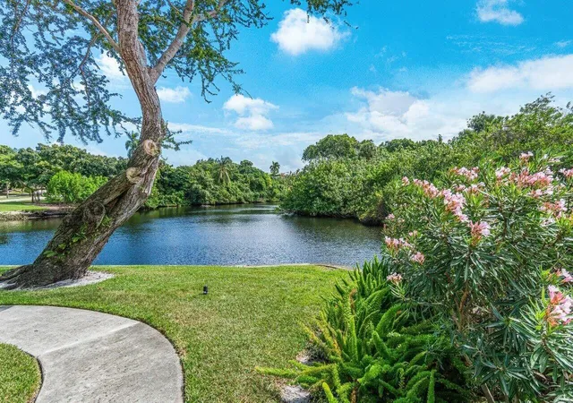 33rd image of 781 Apple Tree Ln, Boca Raton, FL 33486 | MLS# B26044388