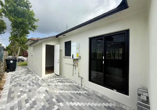 3rd image of 1130 N K St, ,, FL 33460 | MLS# B26044387