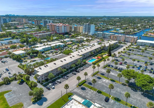 2nd image of 3200 Ne 7Th Ct, Pompano Beach, FL 33062