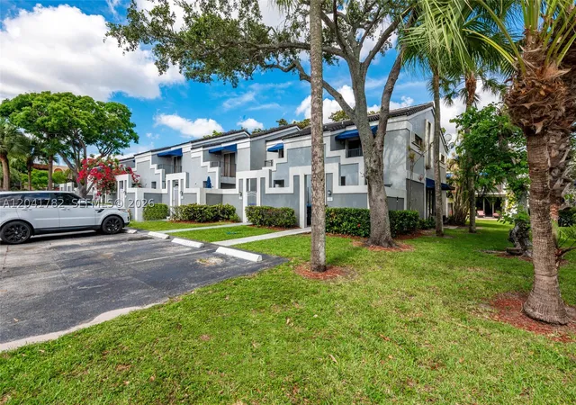 2nd image of 2327 Sw 82nd Way, North Lauderdale, FL 33068 | MLS# A12041782