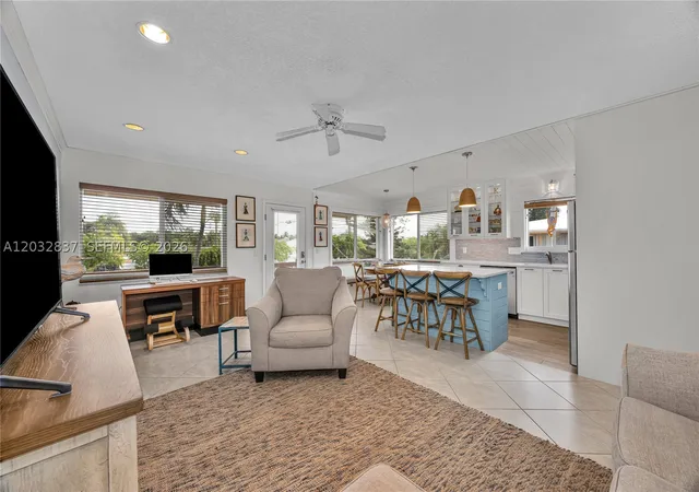 3rd image of 1050 Sw 11Th St #20L, Hallandale Beach, FL 33009 | MLS# A12032837