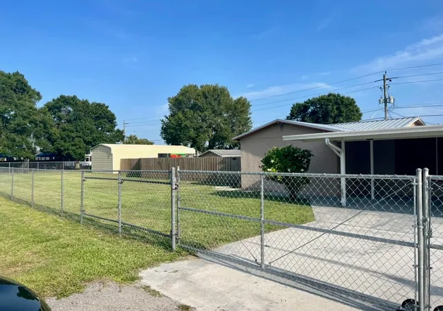 3rd image of 1019 Nw 2Nd St, Okeechobee, FL 34972 | MLS# B26044490