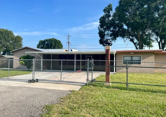 4th image of 1019 Nw 2Nd St, Okeechobee, FL 34972 | MLS# B26044490
