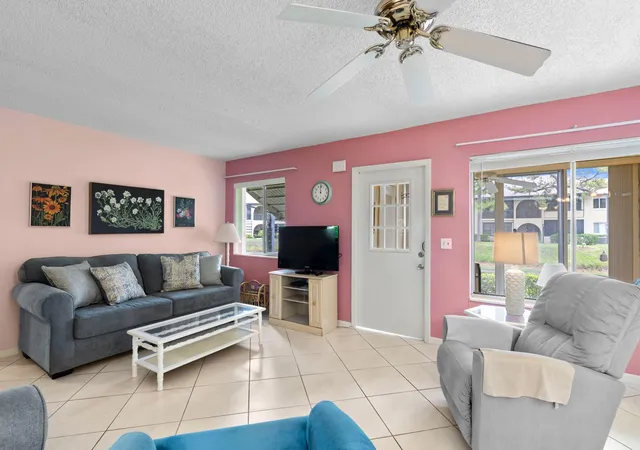 5th image of 336 Pine Ridge Cir #B-1, Greenacres, FL 33463 | MLS# B26044530