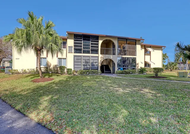 4th image of 337 Pine Ridge Cir #D-2, Greenacres, FL 33463 | MLS# B26044534