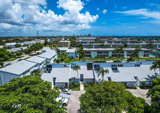 2nd image of 129 Lehane Ter #133, North Palm Beach, FL 33408 | MLS# B26044578