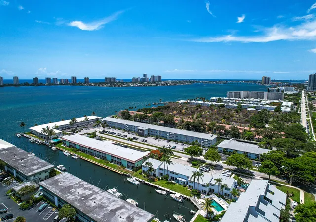 3rd image of 129 Lehane Ter #133, North Palm Beach, FL 33408 | MLS# B26044578
