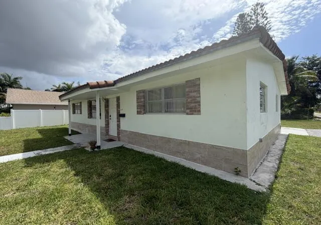 Homes for sale in Dania Beach, FL | 210 Ne 5th Ave, Dania Beach, FL 33004 | MLS# B26044642