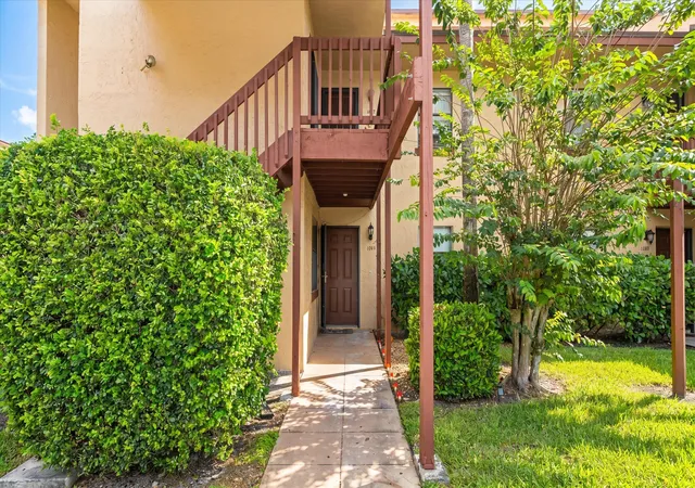 Homes for sale in Royal Palm Beach, FL | 1303 Lakeview E, Royal Palm Beach, FL 33411 | MLS# B26044645