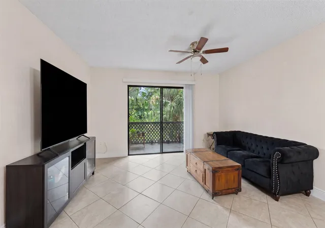 Homes for sale in Royal Palm Beach, FL | 1303 Lakeview E, Royal Palm Beach, FL 33411 | MLS# B26044645