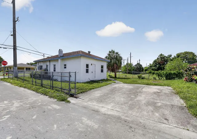 1st image of 621 Nw 3rd Ave, Pompano Beach, FL 33060 | MLS# B26044656