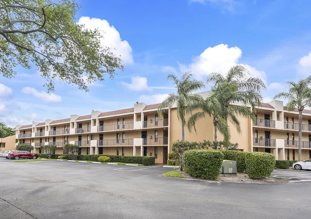 Homes for sale in Margate, FL | 5828 Coral Lake Dr, Margate, FL 33063 | MLS# B26044691