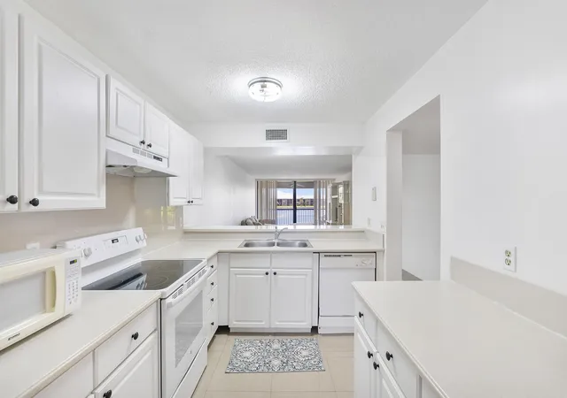 Homes for sale in Margate, FL | 5828 Coral Lake Dr, Margate, FL 33063 | MLS# B26044691