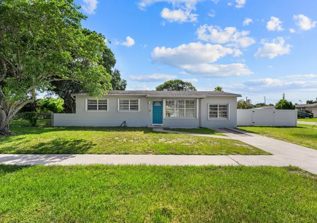 2nd image of 153 Abaco Dr, Palm Springs, FL 33461 | MLS# B26044718