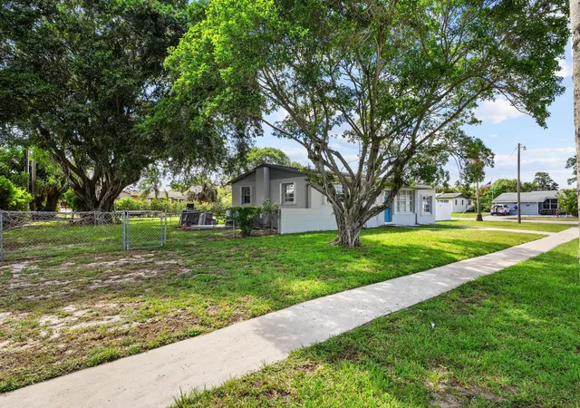 4th image of 153 Abaco Dr, Palm Springs, FL 33461 | MLS# B26044718