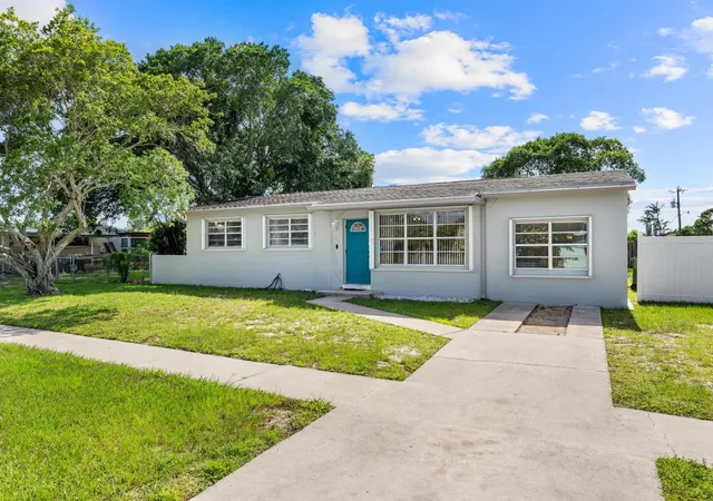 5th image of 153 Abaco Dr, Palm Springs, FL 33461 | MLS# B26044718