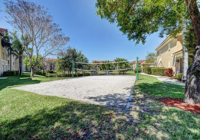 2nd image of 809 Villa Cir, Boynton Beach, FL 33435