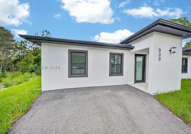 3rd image of 928-930 Hepburn Ave, Lehigh Acres, FL 33974 | MLS# A12042532