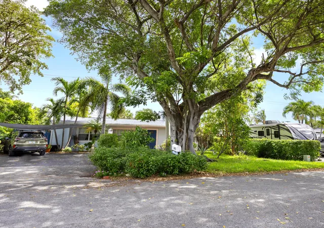 2nd image of 1427 Ne 30th St, Pompano Beach, FL 33064 | MLS# B26044933