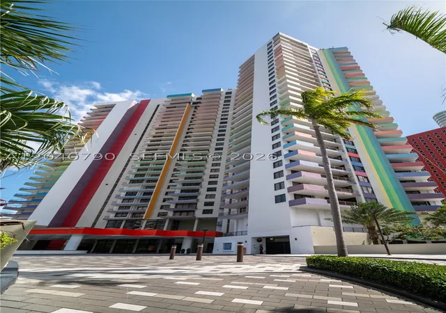 Listing Photo 2 - Condo for sale in Villa Regina Condominium located at 1581 Brickell Ave, Miami, FL 33129 - Unit #PH104