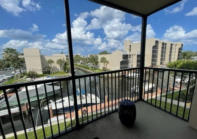 2nd image of 17 Royal Palm Way #302, Boca Raton, FL 33432 | MLS# A12041965