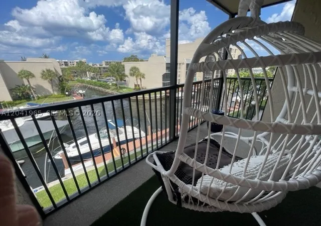 3rd image of 17 Royal Palm Way #302, Boca Raton, FL 33432 | MLS# A12041965