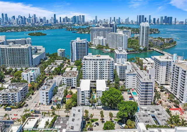Homes for sale in Miami Beach, FL | 1614 West Ave, Miami Beach, FL 33139 | Houzeo