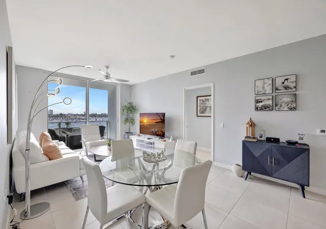 5th image of 401 N Birch Rd #703, Fort Lauderdale, FL 33304 | MLS# B26044977