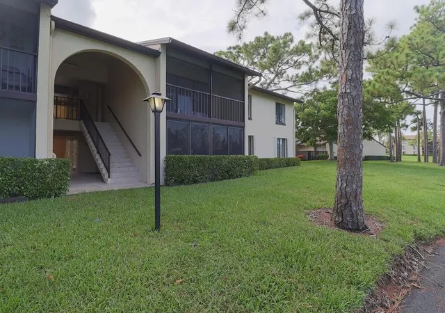 Homes for sale in ,, FL | 614 Sea Pine Wy #H2, ,, FL 33415 | MLS# B26045015