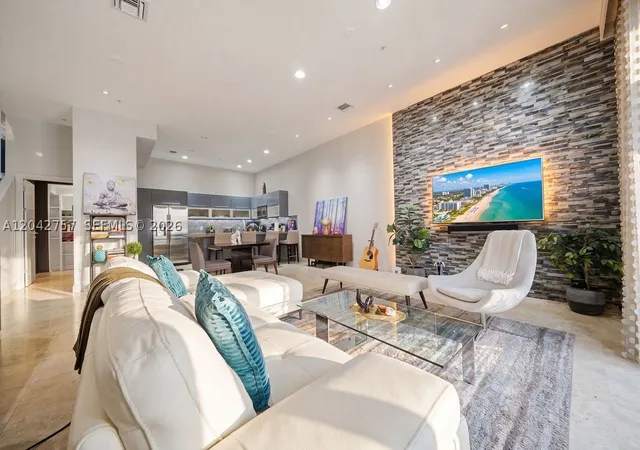 2nd image of 710 Ne 3rd Ave, Fort Lauderdale, FL 33304 | MLS# A12042757