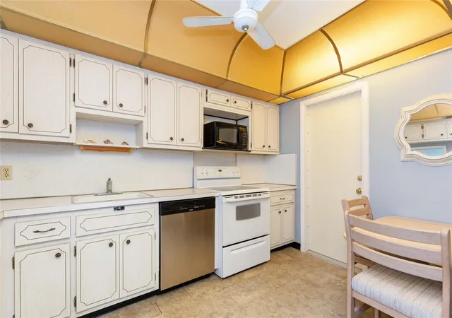 Homes for sale in Pompano Beach, FL | 2731 Ne 14Th St Cswy #121, Pompano Beach, FL 33062 | MLS# B26045060