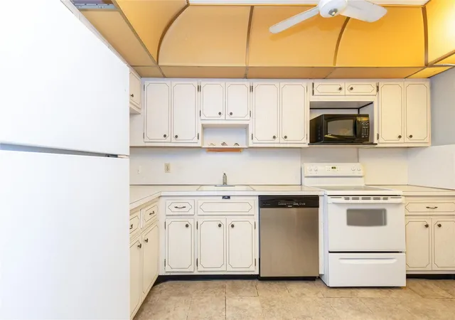 Homes for sale in Pompano Beach, FL | 2731 Ne 14Th St Cswy #121, Pompano Beach, FL 33062 | MLS# B26045060