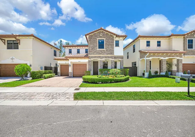 4th image of 9860 Nw 86Th Ter, Doral, FL 33178 | MLS# B26045184