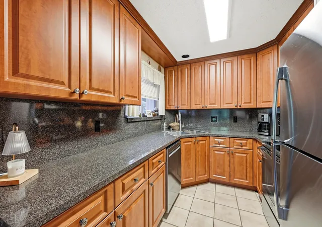4th image of 2118 Discovery Cir W, Deerfield Beach, FL 33442 | MLS# B26045206