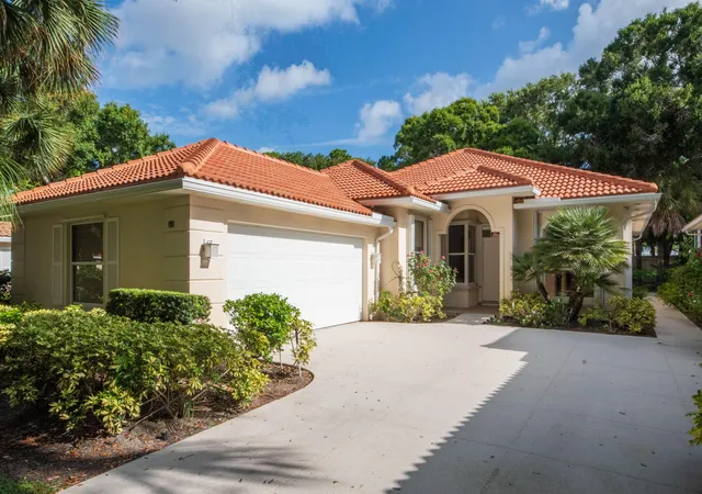 Homes for sale in Palm Beach Gardens, FL | 191 E Tall Oaks Cir, Palm Beach Gardens, FL 33410 | MLS# B26045207