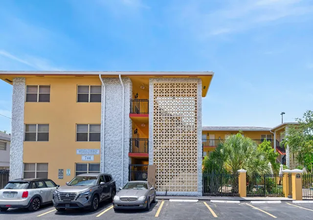 Homes for sale in Fort Lauderdale, FL | 744 Ne 14th Ave #21, Fort Lauderdale, FL 33304 | MLS# B26045208