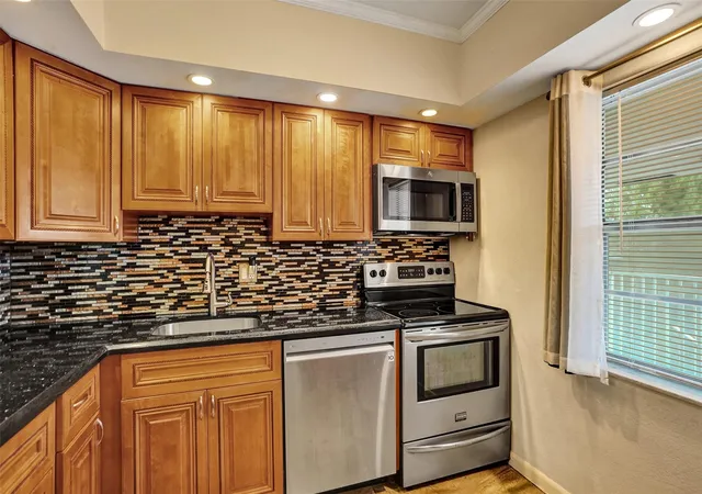 5th image of 651 Nw 80Th Ter, Margate, FL 33063