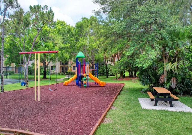 29th image of 300 Crestwood Ct N #307, Royal Palm Beach, FL 33411 | MLS# B26045266