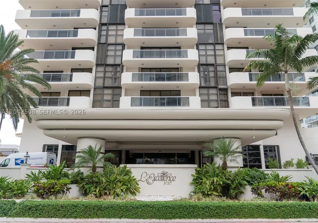 Listing Photo 2 - Condo for sale in building located at 5757 Collins Ave, Miami, FL 33140 - Unit #1604