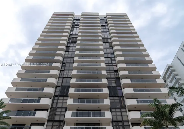 Listing Photo 3 - Condo for sale in building located at 5757 Collins Ave, Miami, FL 33140 - Unit #1604