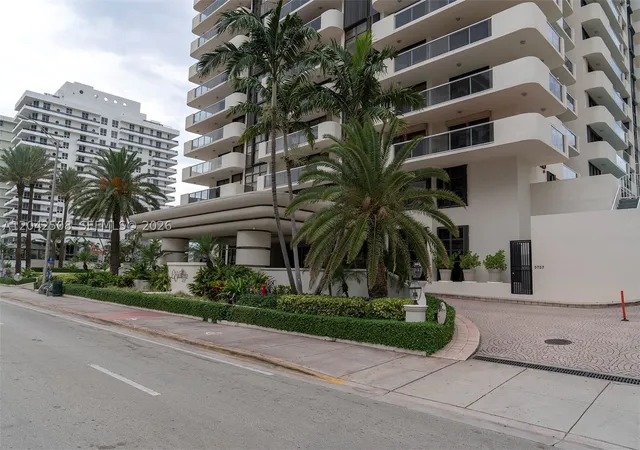 Listing Photo 4 - Condo for sale in building located at 5757 Collins Ave, Miami, FL 33140 - Unit #1604