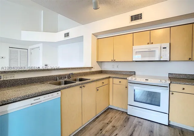 4th image of 2080 W Preserve Wy, Miramar, FL 33025