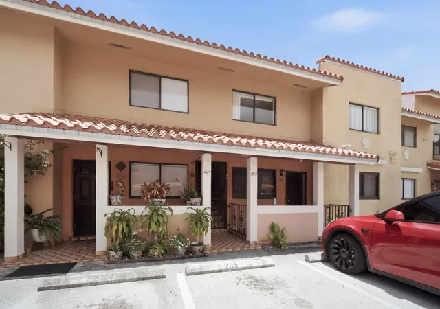 Homes for sale in Hialeah, FL | 2710 W 60th Pl #205, Hialeah, FL 33016 | MLS# B26045359