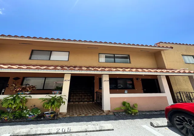 Homes for sale in Hialeah, FL | 2710 W 60Th Pl #205, Hialeah, FL 33016 | MLS# B26045359