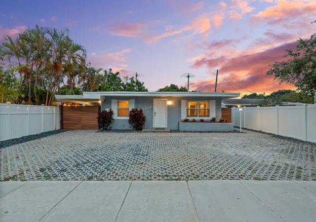 2nd image of 2012 Sw 4th Ave, Fort Lauderdale, FL 33315 | MLS# B26045363