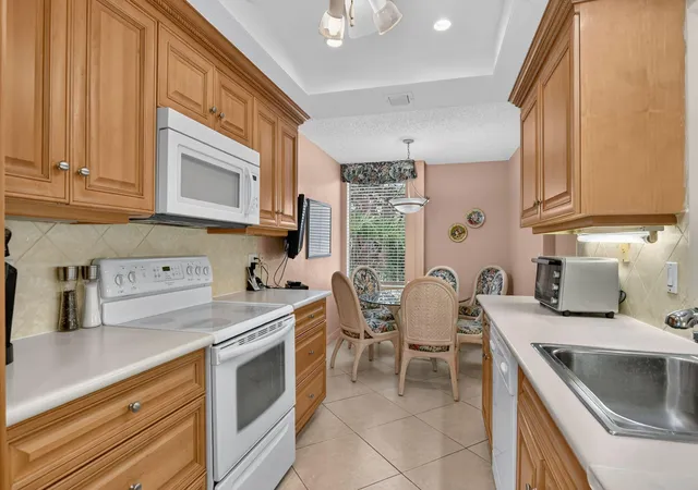 4th image of 19815 Boca W Dr, Boca Raton, FL 33434