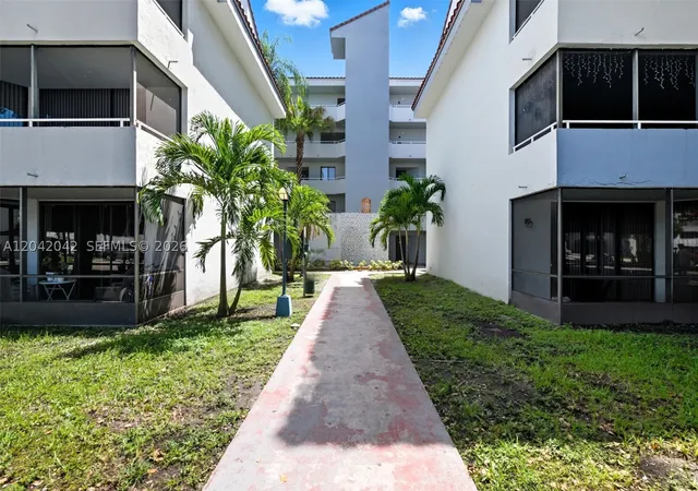 Homes for sale in Miami, FL | 8365 152nd Ave, Miami, FL 33193 | Houzeo