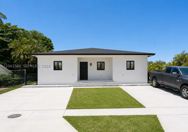 2nd image of 13720 Ne 2nd Court, Miami, FL 33161 | MLS# A12043360