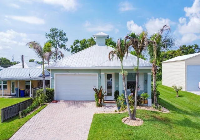 1st image of 1006 Sw 34th Ter, Palm City, FL 34990 | MLS# B26045435