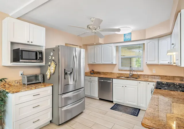 3rd image of 1211 Dolphin Rd, Riviera Beach, FL 33404 | MLS# B26045494